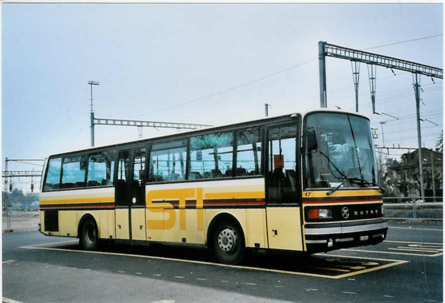 (102'010) - STI Thun - Nr. 17/BE 363'613 - Setra (ex AvH Heimenschwand Nr. 7) am 20. Dezember 2007 beim Bahnhof Thun (prov. Haltestelle)