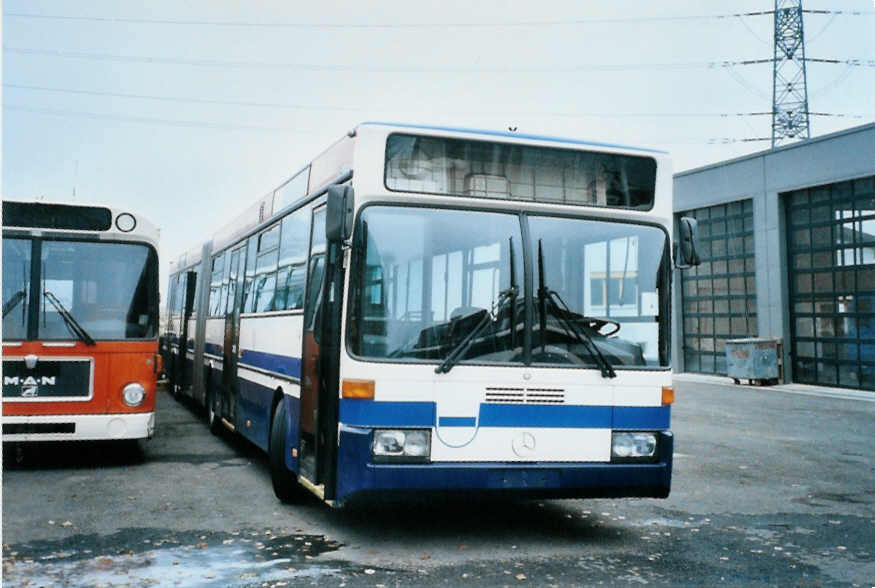 (102'107) - Villiger, Cham - Nr. 203 - Mercedes (ex ZVB Zug Nr. 81) am 22. Dezember 2007 in Safnern, BTR