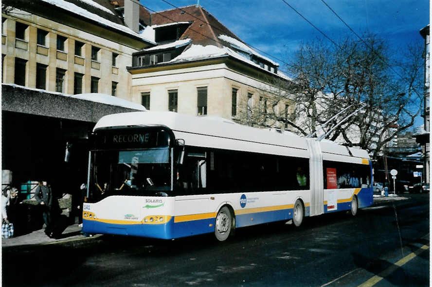 (102'125) - TC La Chaux-de-Fonds - Nr. 141 - Solaris Gelenktrolleybus am 22. Dezember 2007 beim Bahnhof La Chaux-de-Fonds