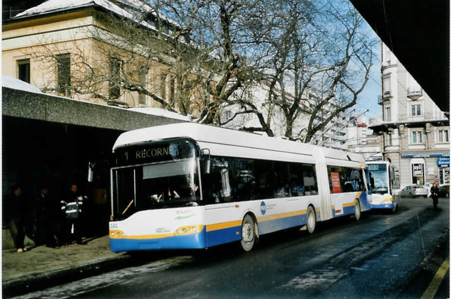 (102'211) - TC La Chaux-de-Fonds - Nr. 141 - Solaris Gelenktrolleybus am 22. Dezember 2007 beim Bahnhof La Chaux-de-Fonds