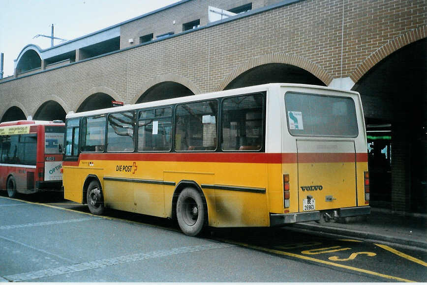 (102'420) - Lengacher, Mnsingen - Nr. 4/BE 26'963 - Volvo/Hess (ex Steiner, Messen) am 27. Dezember 2007 beim Bahnhof Mnsingen