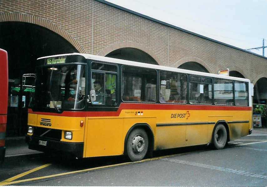 (102'421) - Lengacher, Mnsingen - Nr. 4/BE 26'963 - Volvo/Hess (ex Steiner, Messen) am 27. Dezember 2007 beim Bahnhof Mnsingen