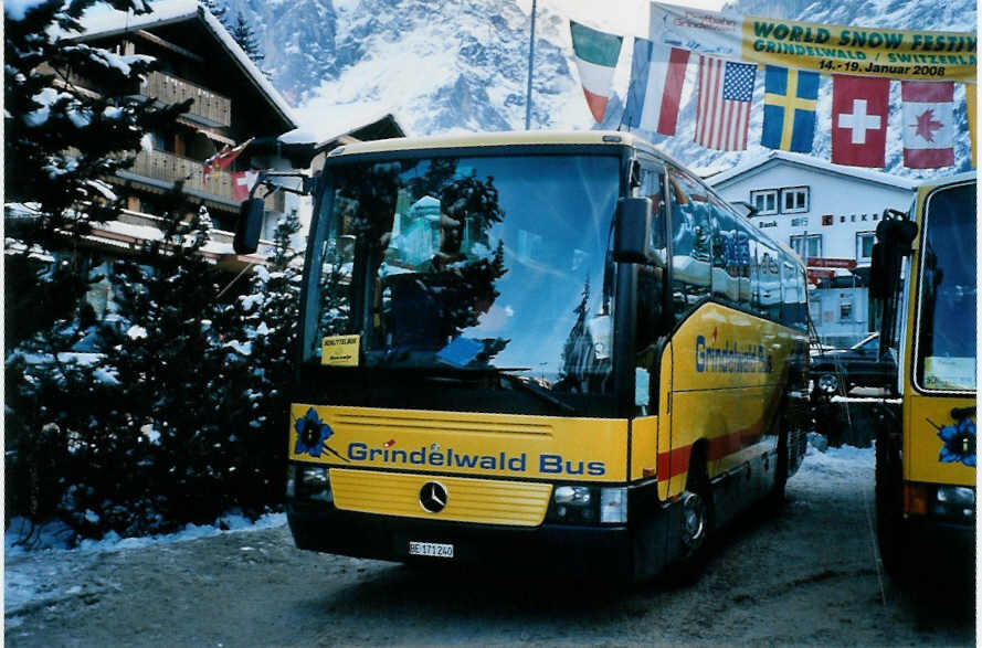 (102'804) - AVG Grindelwald - Nr. 30/BE 171'240 - Mercedes am 2. Januar 2008 beim Bahnhof Grindelwald