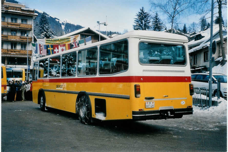 (102'915) - AVG Meiringen - BE 607'481 - Saurer/R&J (ex PostAuto Berner Oberland; ex P 24'357) am 2. Januar 2008 beim Bahnhof Grindelwald