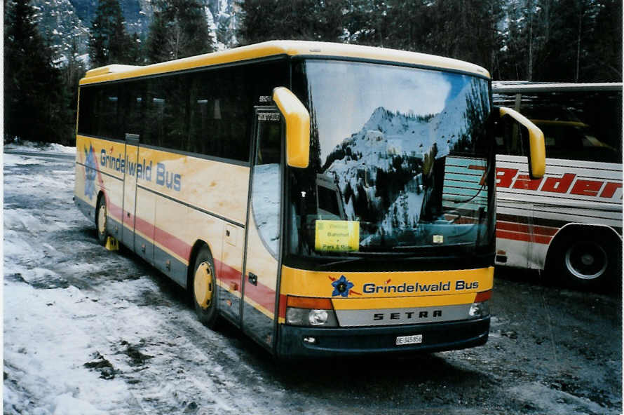 (103'106) - AVG Grindelwald - Nr. 27/BE 345'856 - Setra am 6. Januar 2008 in Adelboden, Unter dem Birg