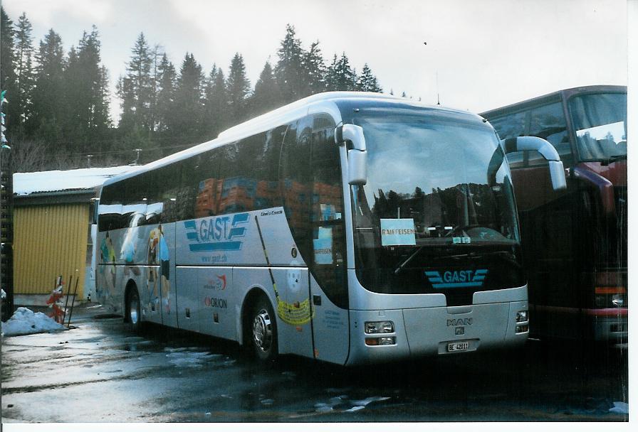 (103'201) - Gast, Utzenstorf - BE 42'011 - MAN am 6. Januar 2008 in Adelboden, Mineralquelle