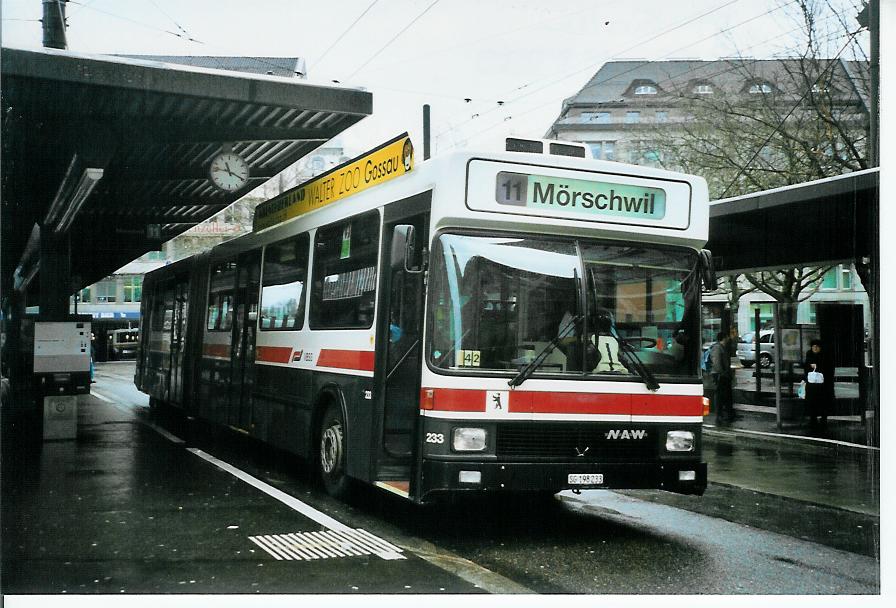 (103'318) - VBSG St. Gallen - Nr. 233/SG 198'233 - NAW/Hess am 7. Januar 2008 beim Bahnhof St. Gallen