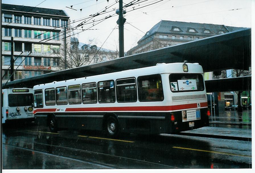 (103'332) - VBSG St. Gallen - Nr. 217/SG 141'217 - Saurer/Hess am 7. Januar 2008 beim Bahnhof St. Gallen