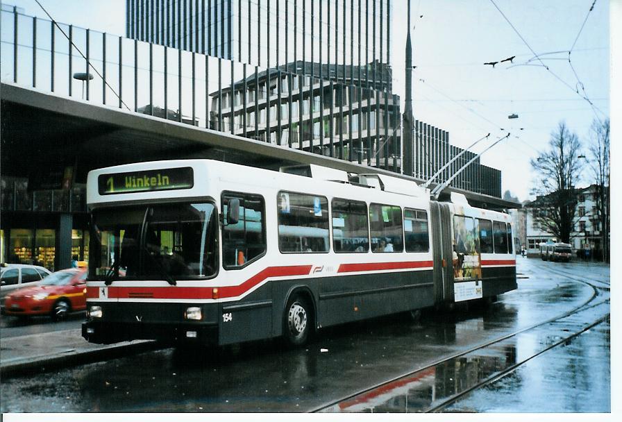 (103'404) - VBSG St. Gallen - Nr. 154 - NAW/Hess Gelenktrolleybus am 7. Januar 2008 beim Bahnhof St. Gallen