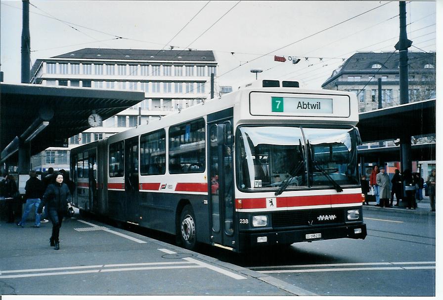 (104'010) - VBSG St. Gallen - Nr. 238/SG 198'238 - NAW/Hess am 4. Februar 2008 beim Bahnhof St. Gallen