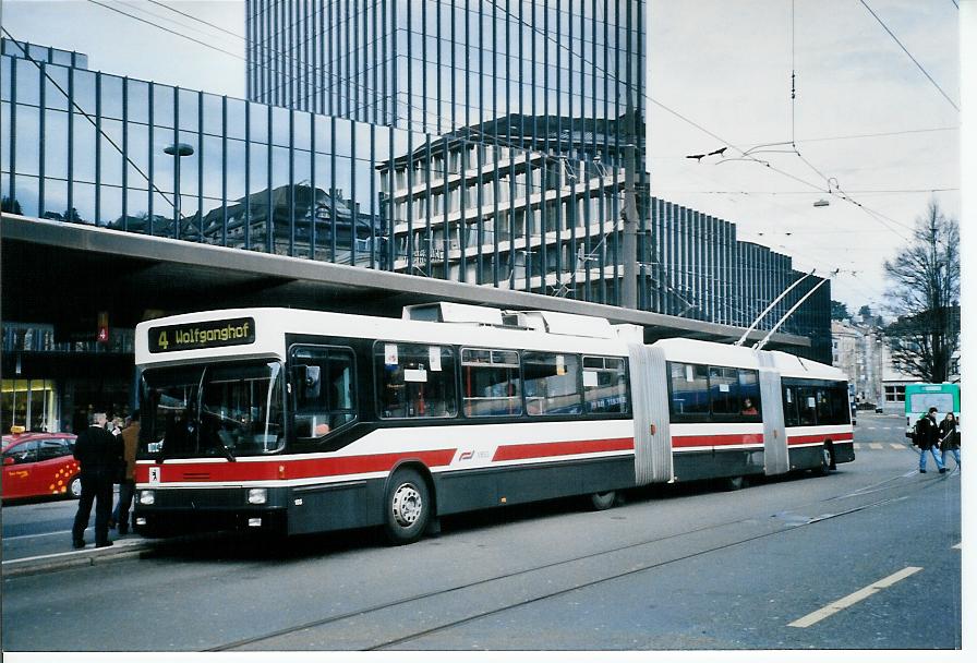 (104'020) - VBSG St. Gallen - Nr. 155 - NAW/Hess Doppelgelenktrolleybus am 4. Februar 2008 beim Bahnhof St. Gallen