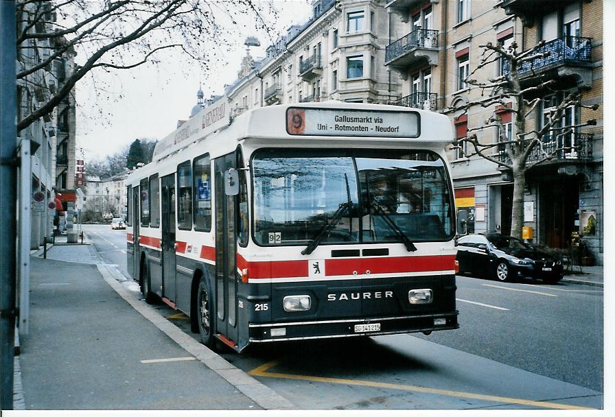 (104'029) - VBSG St. Gallen - Nr. 215/SG 141'215 - Saurer/Hess am 4. Februar 2008 beim Bahnhof St. Gallen