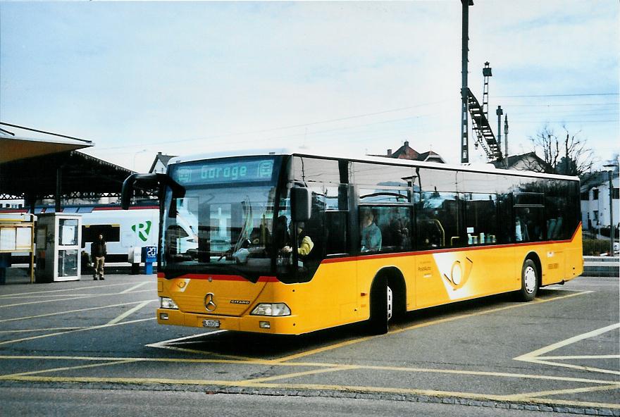 (104'518) - PostAuto Nordschweiz - BL 153'577 - Mercedes am 20. Februar 2008 beim Bahnhof Laufen