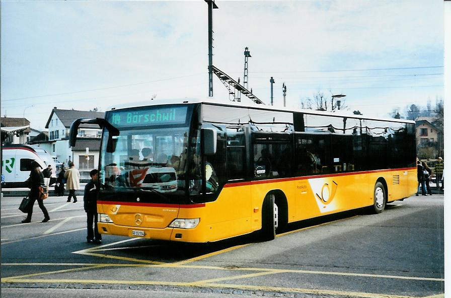 (104'520) - Steiner, Grindel - SO 152'554 - Mercedes am 20. Februar 2008 beim Bahnhof Laufen