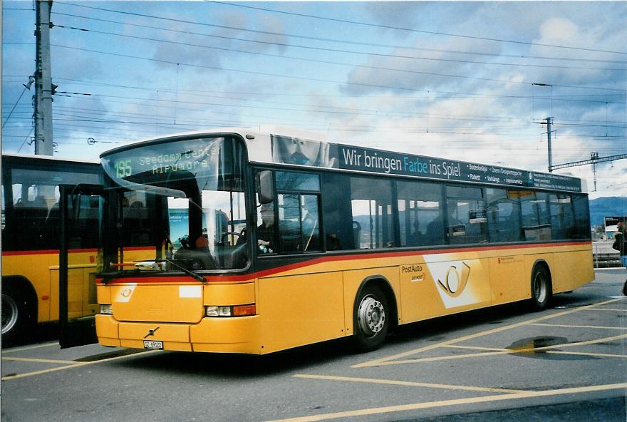 (104'905) - Schuler, Feusisberg - SZ 69'122 - Volvo/Hess am 1. Mrz 2008 beim Bahnhof Pfffikon