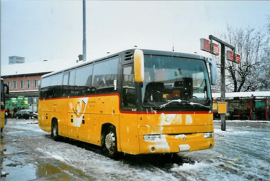 (105'633) - PostAuto Wallis - Nr. 4/VS 241'995 - Renault (ex P 25'206) am 21. Mrz 2008 beim Bahnhof Sion