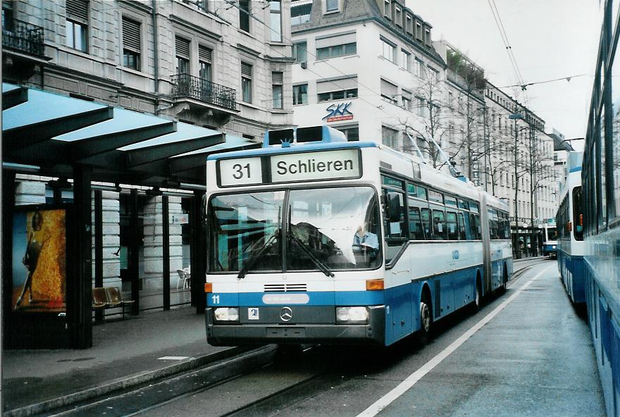 (105'736) - VBZ Zrich - Nr. 11 - Mercedes Gelenktrolleybus am 23. Mrz 2008 in Zrich, Lwenplatz