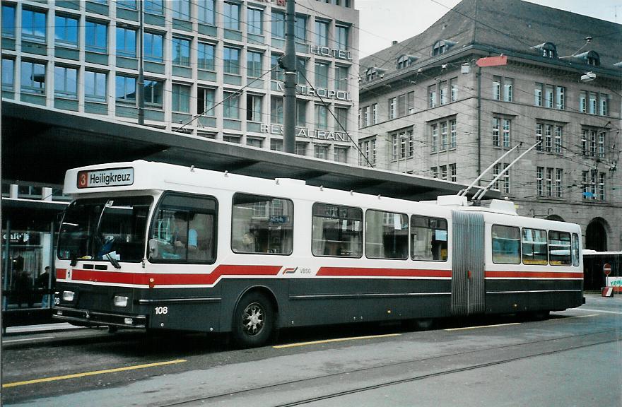 (105'824) - VBSG St. Gallen - Nr. 108 - Saurer/Hess Gelenktrolleybus am 29. Mrz 2008 beim Bahnhof St. Gallen