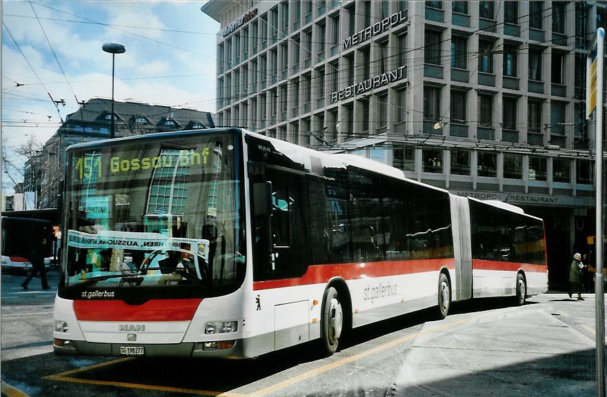 (105'902) - St. Gallerbus, St. Gallen - Nr. 277/SG 198'277 - MAN am 29. Mrz 2008 beim Bahnhof St. Gallen