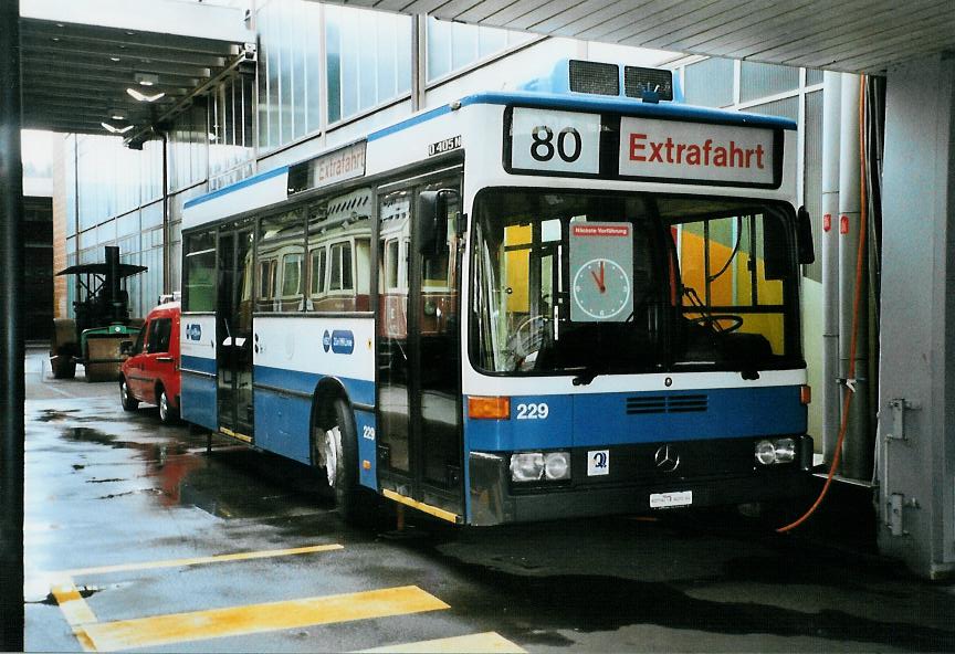 (106'516) - VBZ Zrich - Nr. 229 - Mercedes am 15. April 2008 in Luzern, Verkehrshaus