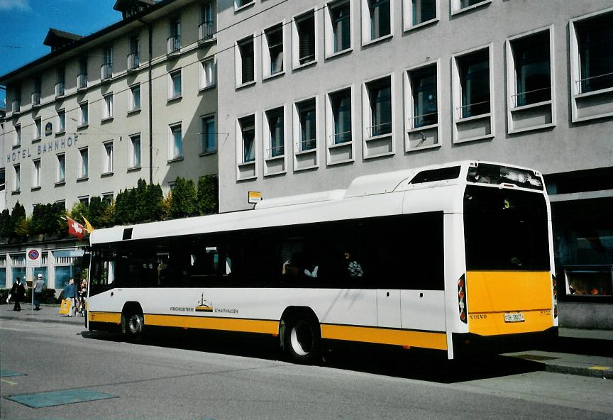 (106'818) - VBSH Schaffhausen - Nr. 27/SH 38'027 - Volvo am 26. April 2008 beim Bahnhof Schaffhausen