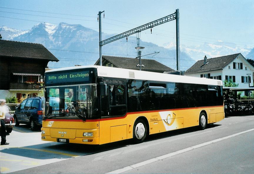 (107'019) - Dillier, Sarnen - Nr. 5/OW 10'002 - MAN am 10. Mai 2008 beim Bahnhof Sarnen