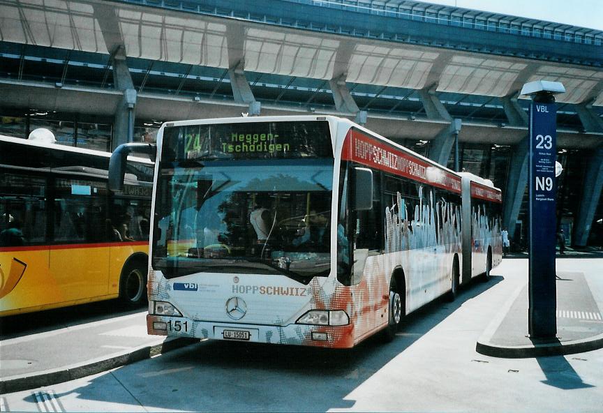 (107'024) - VBL Luzern - Nr. 151/LU 15'051 - Mercedes am 10. Mai 2008 beim Bahnhof Luzern