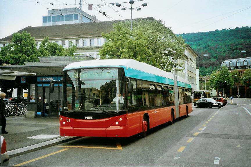 (107'613) - VB Biel - Nr. 54 - Hess/Hess Gelenktrolleybus am 1. Juni 2008 beim Bahnhof Biel