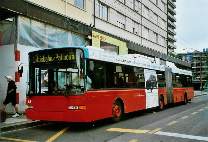 (107'614) - VB Biel - Nr. 85 - NAW/Hess Gelenktrolleybus am 1. Juni 2008 beim Bahnhof Biel