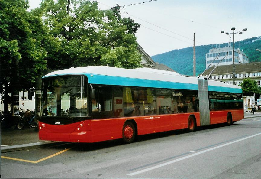 (107'727) - VB Biel - Nr. 55 - Hess/Hess Gelenktrolleybus am 1. Juni 2008 beim Bahnhof Biel