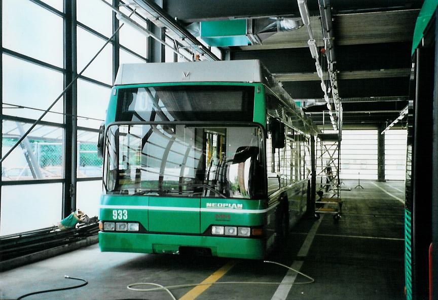 (108'903) - BVB Basel - Nr. 933 - Neoplan Gelenktrolleybus am 7. Juli 2008 in Basel, Garage Rankstrasse