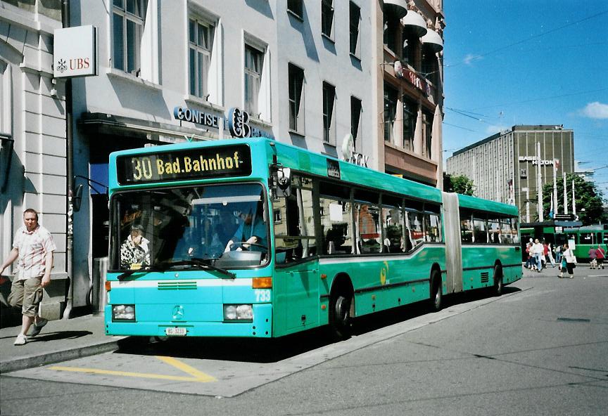 (108'932) - BVB Basel - Nr. 733/BS 3233 - Mercedes (ex VAG D-Freiburg Nr. 930) am 7. Juli 2008 beim Bahnhof Basel