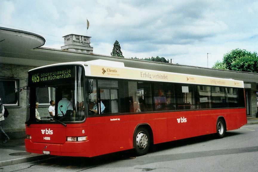 (109'011) - Busland, Burgdorf - Nr. 25/BE 122'014 - Volvo/Hess (ex AAGK Koppigen Nr. 5) am 8. Juli 2008 beim Bahnhof Burgdorf