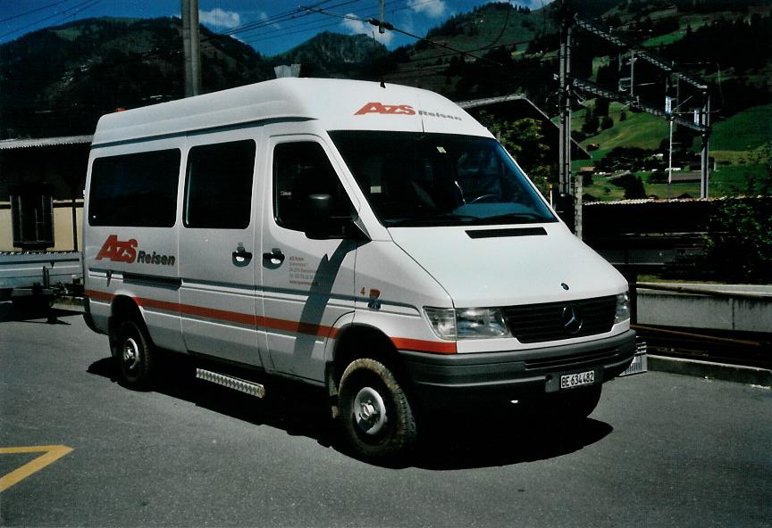 (109'023) - AZS Zweisimmen - Nr. 4/BE 634'482 - Mercedes am 10. Juli 2008 beim Bahnhof Zweisimmen