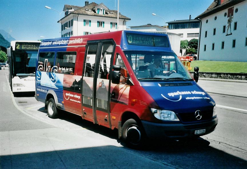 (109'314) - AAGS Schwyz - Nr. 26/SZ 71'126 - Mercedes am 16. Juli 2008 in Schwyz, Postplatz