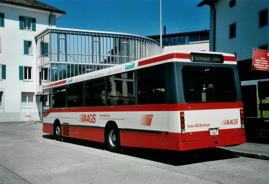 (109'315) - AAGS Schwyz - Nr. 7/SZ 5007 - NAW/Hess am 16. Juli 2008 in Schwyz, Postplatz