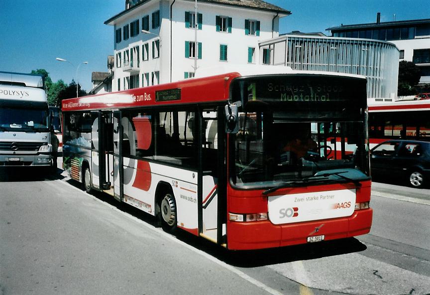 (109'324) - AAGS Schwyz - Nr. 11/SZ 5811 - Volvo/Hess am 16. Juli 2008 in Schwyz, Postplatz