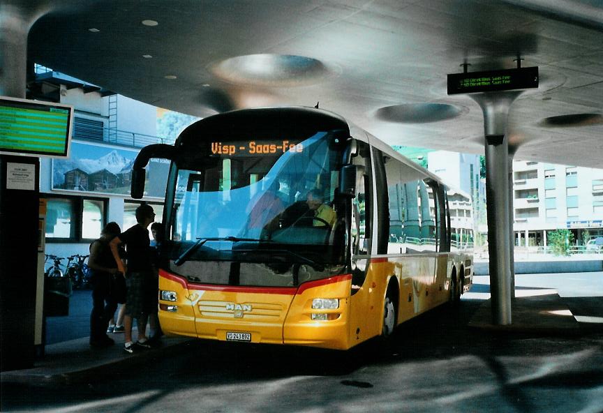 (109'932) - PostAuto Wallis - VS 243'892 - MAN am 3. August 2008 beim Bahnhof Visp