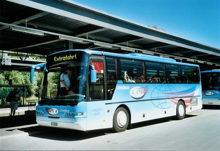 (110'008) - LLB Susten - Nr. 5/VS 38'005 - Neoplan am 3. August 2008 beim Bahnhof Leuk