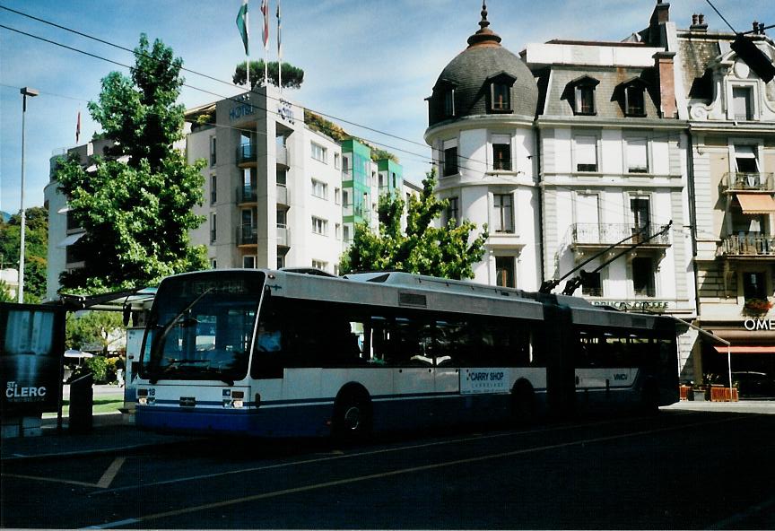 (110'129) - VMCV Clarens - Nr. 18 - Van Hool Gelenktrolleybus am 10. August 2008 beim Bahnhof Vevey