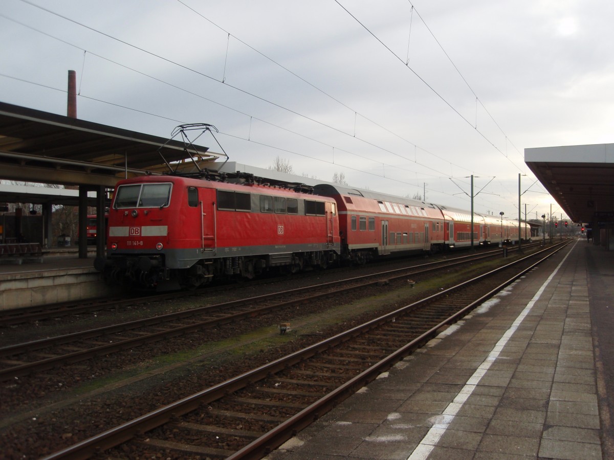 111 141 als RE nach Bielefeld Hbf in Braunschweig Hbf. 15.02.2014