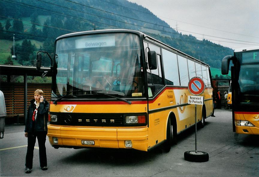 (111'020) - Portenier, Adelboden - Nr. 8/BE 92'064 - Setra (ex Geiger, Adelboden Nr. 8; ex P 25'053) am 27. September 2008 beim Bahnhof Reichenbach