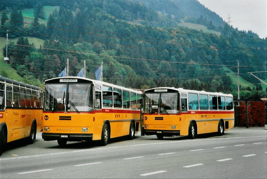 (111'034) - Schmid, Thrishaus - BE 26'206 - Saurer/Tscher (ex P 24'244) + Zimmermann, Niederwangen - BE 985 U - Saurer/Tscher (ex P 24'289) am 27. September 2008 beim Bahnhof Reichenbach 