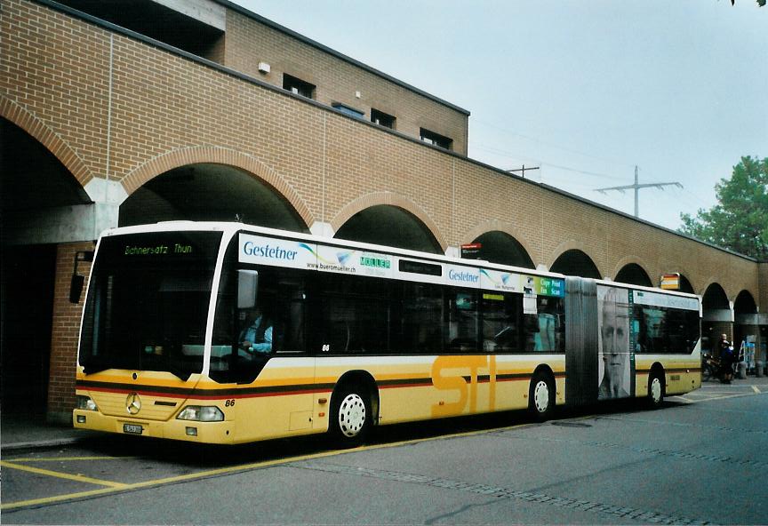 (111'404) - STI Thun - Nr. 86/BE 543'386 - Mercedes am 11. Oktober 2008 beim Bahnhof Mnsingen