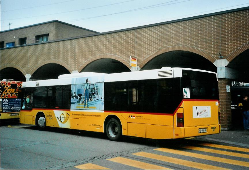 (111'407) - Lengacher, Mnsingen - Nr. 1/BE 555'399 - MAN am 11. Oktober 2008 beim Bahnhof Mnsingen