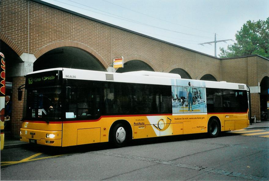 (111'408) - Lengacher, Mnsingen - Nr. 1/BE 555'399 - MAN am 11. Oktober 2008 beim Bahnhof Mnsingen