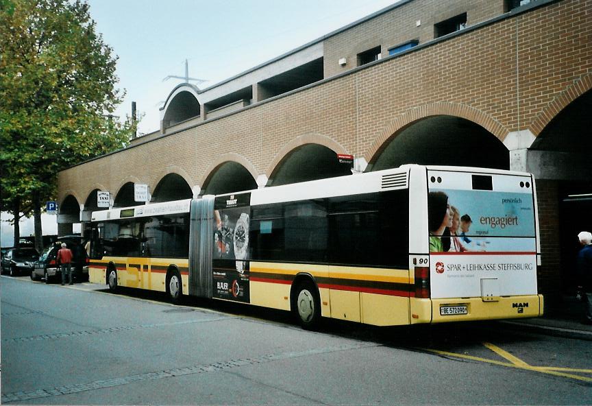 (111'410) - STI Thun - Nr. 90/BE 572'090 - MAN am 11. Oktober 2008 beim Bahnhof Mnsingen