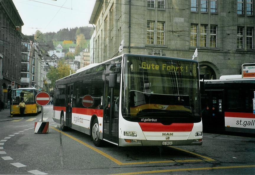 (111'514) - St. Gallerbus, St. Gallen - Nr. 262/SG 198'262 - MAN am 13. Oktober 2008 beim Bahnhof St. Gallen