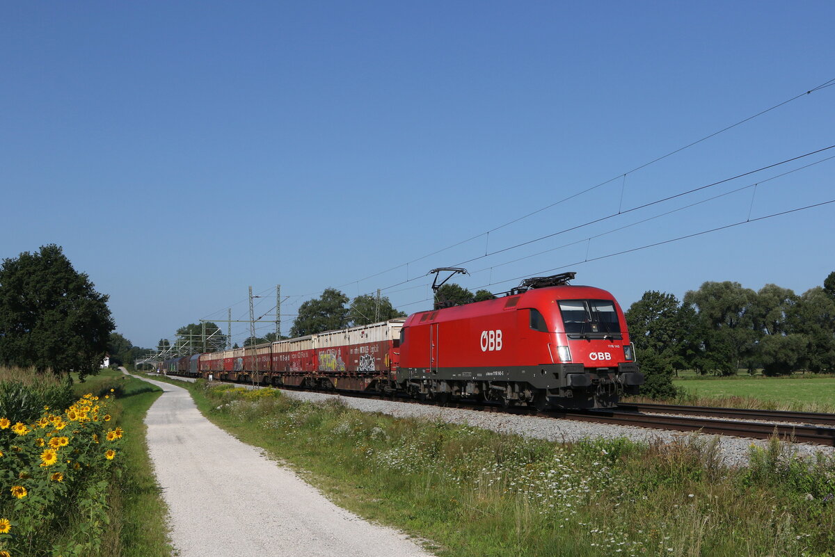 1116 140 war am 11. August 2021 mit einem  Mischer  bei bersee am Chiemsee in Richtung Salzburg unterwegs.