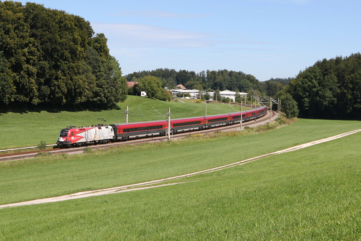 1116 200  Demokratie  aus Salzburg kommend am 1. September 2025 bei Axdorf im Chiemgau.
